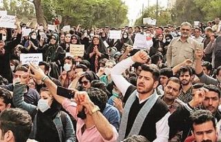 İran’ın Sistan ve Belucistan eyaletinde göstericiler...