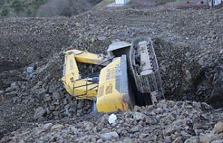 İş makinesi devrildi: 1 yaralı