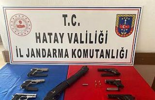 İş yerinde 7 adet ruhsatsız silah ele geçirildi