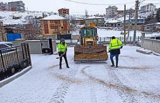 İscehisar’da karla mücadele devam ediyor
