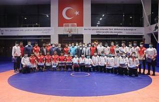 İsmail Emrah Karayel Güreş Eğitim Merkezi sporcuları...
