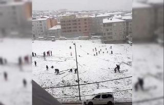 İstanbul beyaza bürününce çocuklar kısıtlamayı...