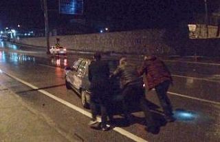 İstanbul -Çanakkale yolu şiddetli sağanak nedeniyle...