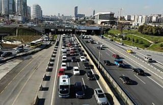 İstanbul’da 56 saatlik kısıtlama öncesi trafik...