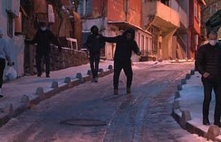 İstanbul’da kar yağışı sonrası oluşan don...