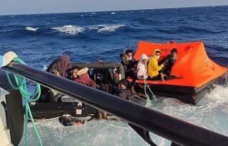 İzmir açıklarında Yunun unsurlarınca geri itilen...