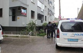 İzmir’de apartman boşluğuna düşen yaşlı adam...