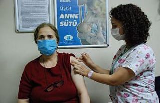 İzmir’de aşılama son sürat devam ediyor