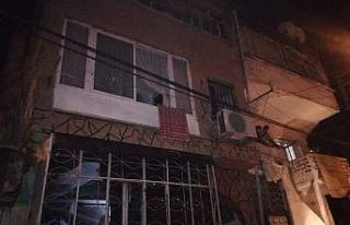 İzmir’de bir kişi evini ateşe verip kaçtı