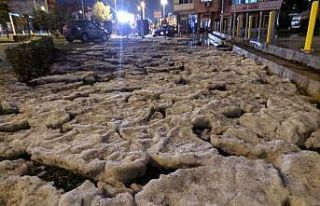 İzmir’de dolu birikintileri kar yağışını andırdı