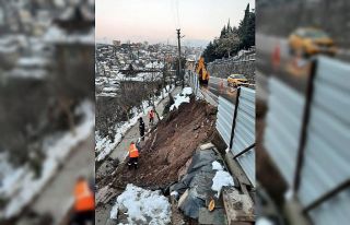 İzmit’te çöken yolda güvenlik tedbiri alındı