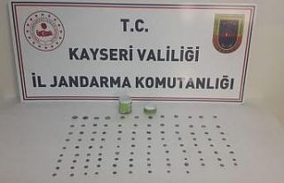 Jandarma 105 adet tarihi eser sikke ele geçirdi
