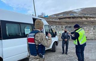 Jandarma açılan okullarda önlemleri arttırdı