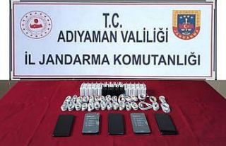 Jandarma kaçak telefon ele geçirdi