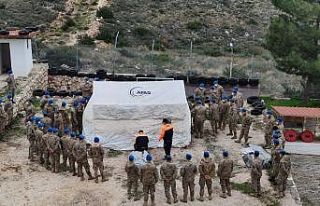 Jandarma personeline çadır kurma eğitimi