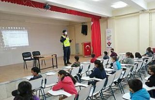 Jandarmadan 35 köy okulunda 650 öğrenciye trafik...