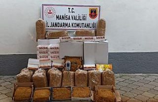 Jandarmadan kaçan kamyonette kaçak tütün ve makaron...