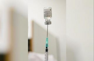 Japonya’da Covid-19 aşı onayı için gözler Pazar...