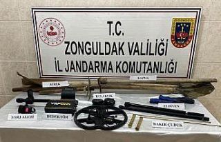 Kaçak kazı yaparken suçüstü yakalandılar: 4...