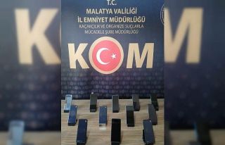 Kaçak telefonları satamadan yakalandı