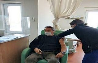 Kadir İnanır korona virüs aşısını Muğla’da...