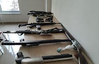 Kahramanmaraş’ta 54 kişiden 62 silah ele geçirdi