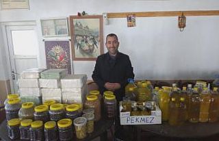 Kapanan kahvehanesinde zeytin ürünleri satmaya başladı