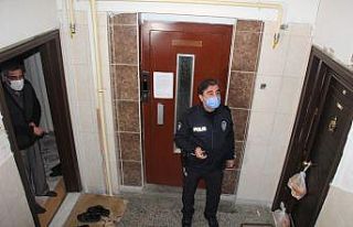 Kapısına bırakılan yemekleri almayınca polisi...