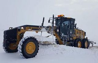Kar ve tipi Kırşehir’de 30 köy yolunu kapattı