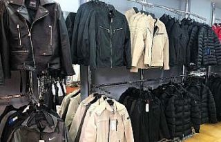 Kar yağışı bot ve mont satışlarını artırdı
