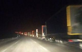 Kar yağışı nedeniyle Yunanistan TIR geçişlerini...