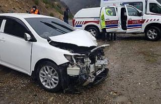 Karabük’te otomobil beton mikserine çarptı: 1...