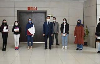 Karaman’da yarışmada dereceye giren öğrencilere...