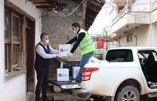 Karantinadaki mahalleye gıda yardımı