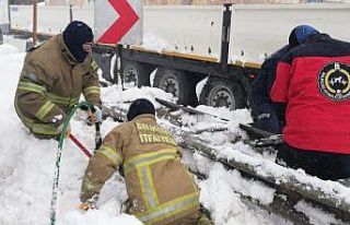Kardan kapanan yol ulaşıma açıldı