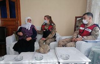 Kars’ta jandarma yaşlıları unutmadı