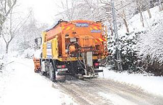 Kartal Belediyesi karla mücadelede ekipleri 7/24...