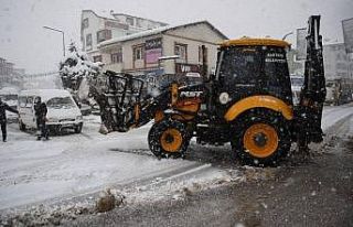 Kartepe’de karla mücadele sürüyor