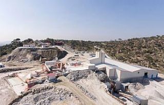 Kasadaki kumu boşaltırken uçurumdan yuvarlanan...