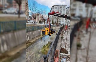 Kastamonu’da derelerde biriken çöpler temizleniyor