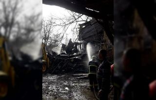 Kastamonu’da üç katlı ahşap ev küle döndü