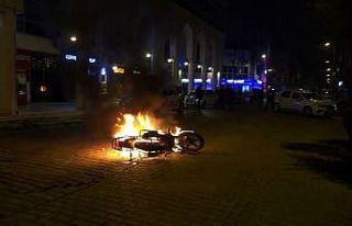 Kavgada hıncını alamadı, motosikletini yaktı
