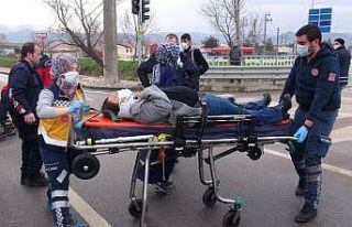 Kavşakta iki otomobil birbirine girdi: 1 yaralı