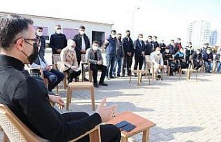 Kayapınar Kaymakamı Koç, belediye personelleriyle...