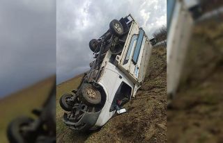 Kaygan yolda sürücüsünün direksiyon hakimiyetini...