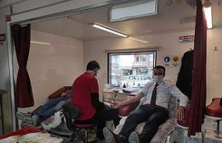 Kaymakam Akpay, kan bağışında bulundu