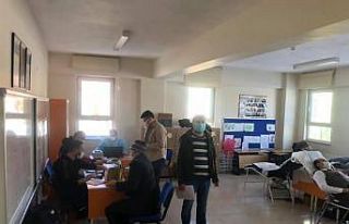 Kaymakam, asker ve polisten kan bağışı kampanyasına...