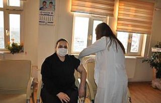 Kaymakam Demir ilk doz aşısını yaptırdı