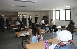 Kaymakam Demirer’in kütüphane ziyareti