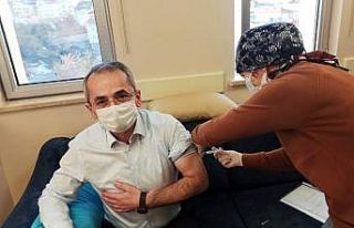 Kaymakam Pişkin, korona virüs aşısı oldu